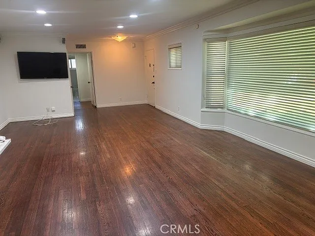 3 bed, 1555 sqft, $4,300 — Photo 3