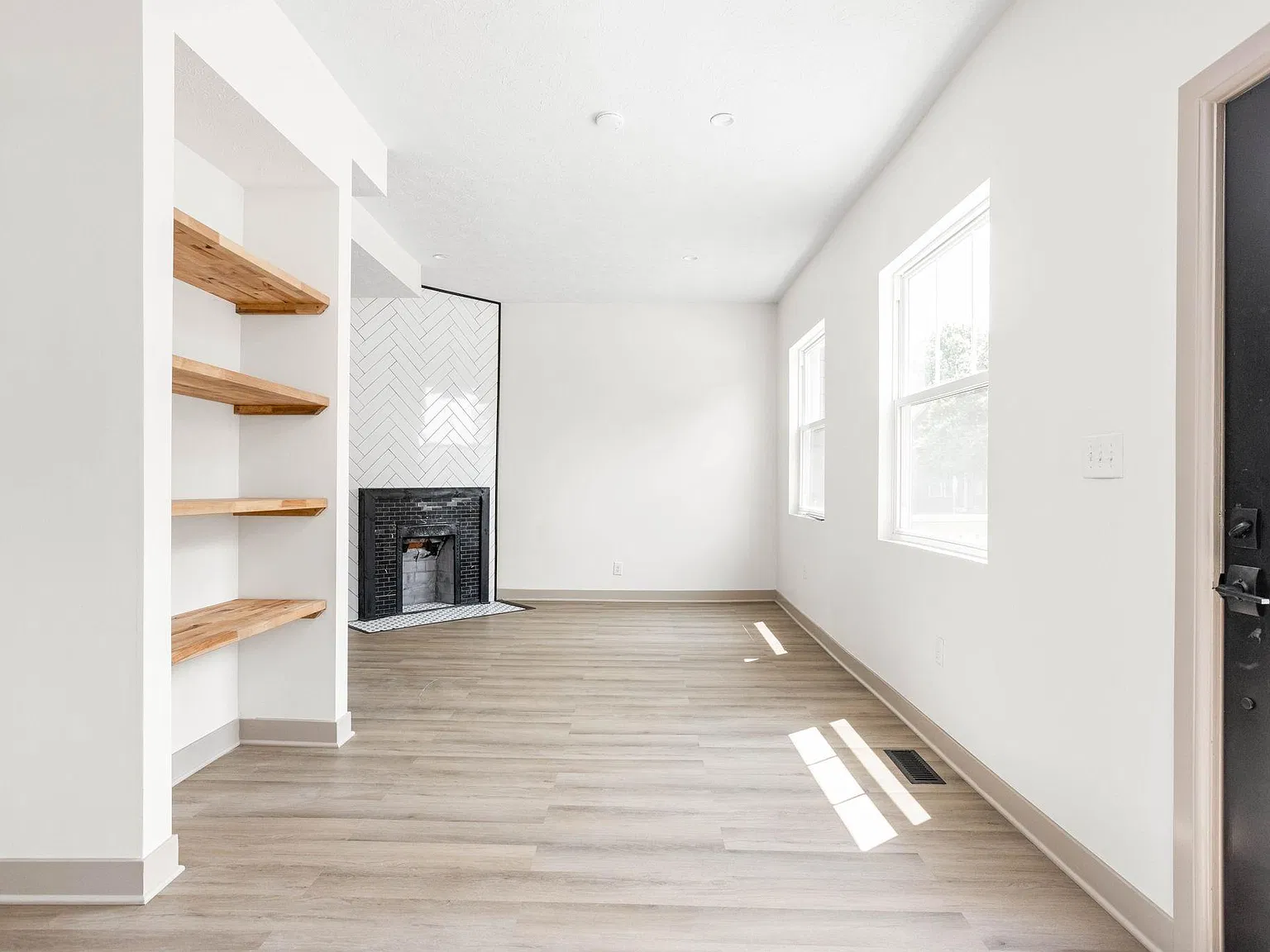 3 bed, 1.5 bath, 1510 sqft, $1,900 — Photo 4