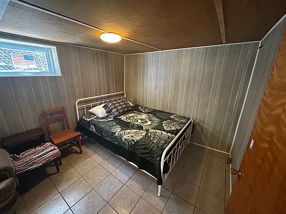 3rd image of 4758 Euclid Ave #Basement