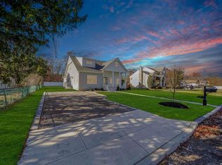 1960 Louis Kossuth Ave, Ronkonkoma, NY 11779