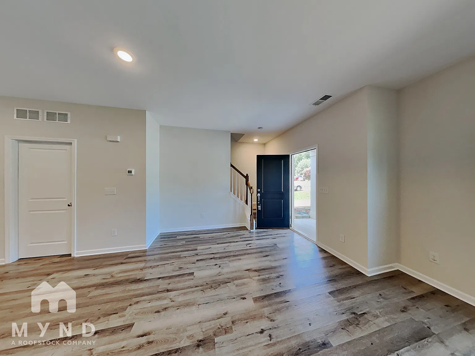 3 bed, 2.5 bath, 1346 sqft, $1,835 — Photo 4