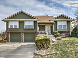 2800 NE Arbor Ct, Blue Springs, MO 64014