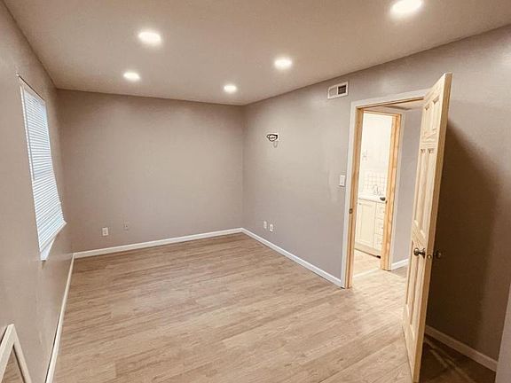 4th image of 1420 Villa Ct #B
