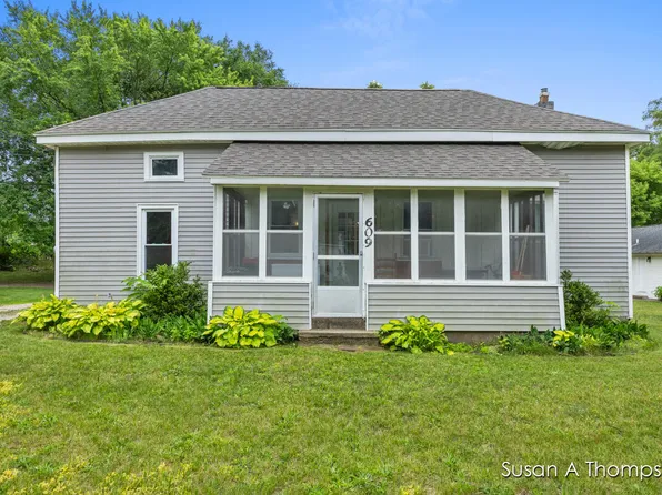 609 E Washington St, Greenville, MI 48838