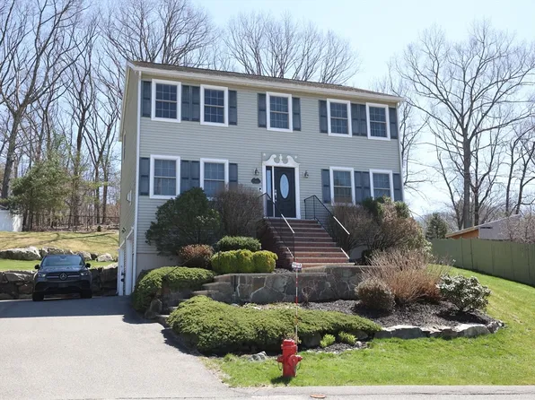42 Walden Ter, Saugus, MA 01906