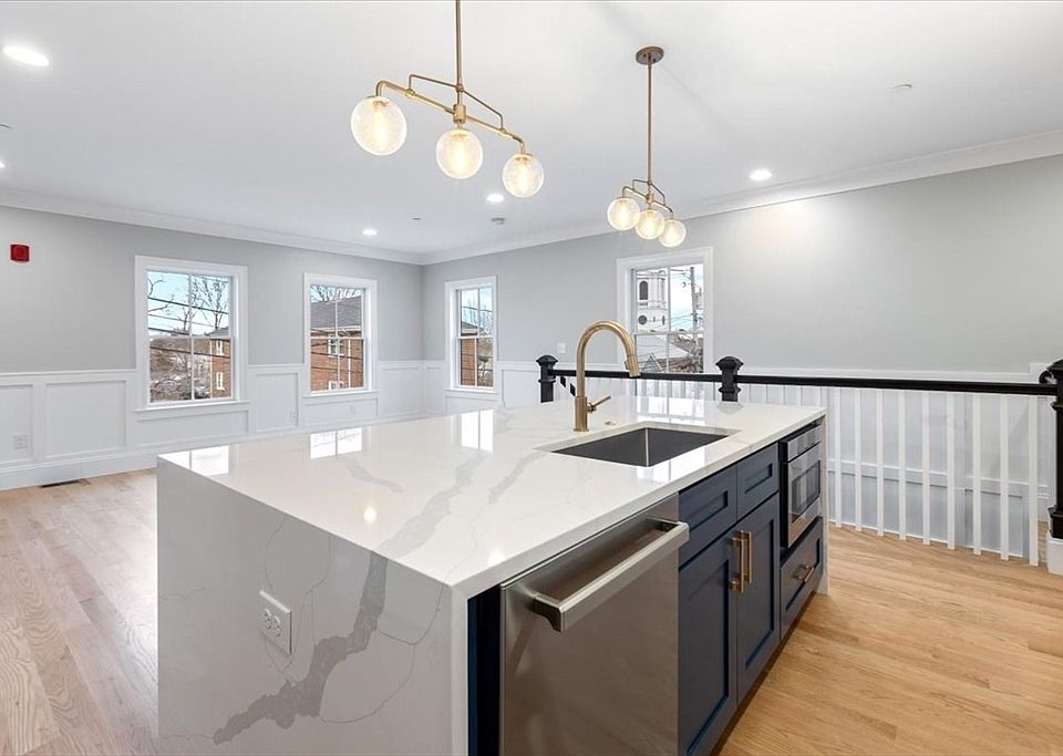 1st image of 30 Dighton St #1