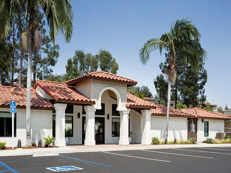 Leasing center