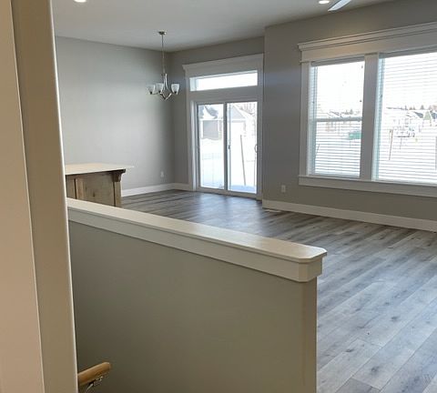 5th image of 187 Huntington St