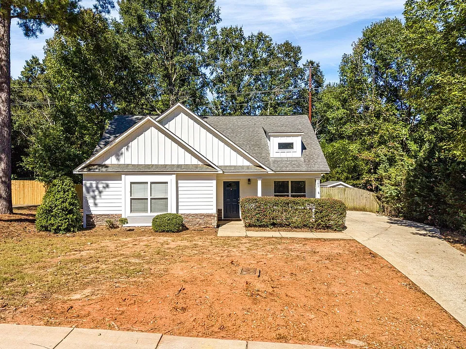 383 Embry Ln
