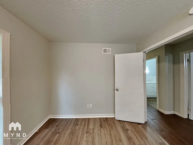 2154 Ashland Dr — Photo 14