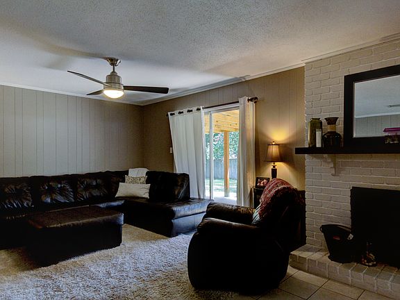 3rd image of 302 E Twilight Dr