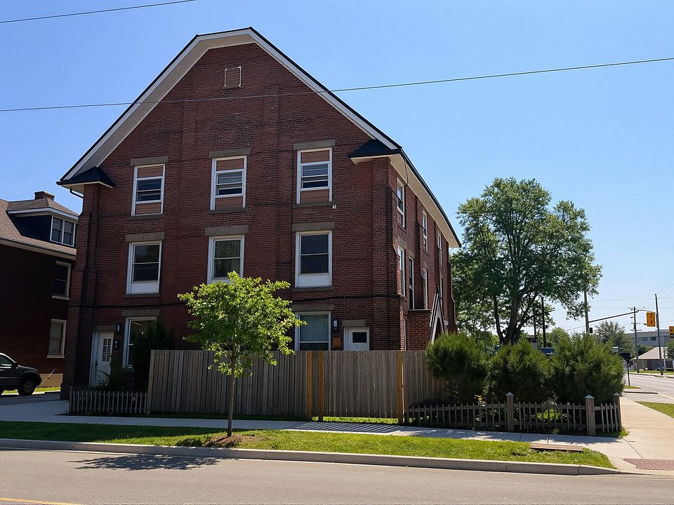 1st image of 134 Victoria St S #3