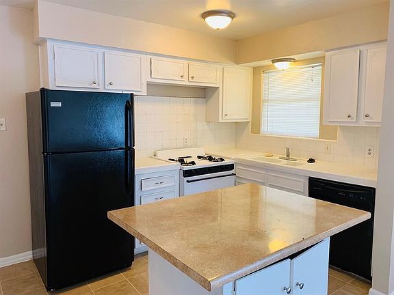 4th image of 1101 E Main St APT 9