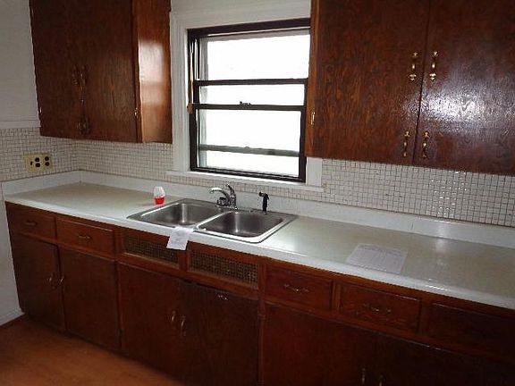 3rd image of 515 Greenwald St