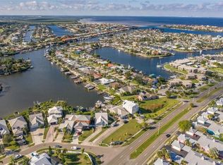 922 Shagos Dr, Apollo Beach, FL 33572
