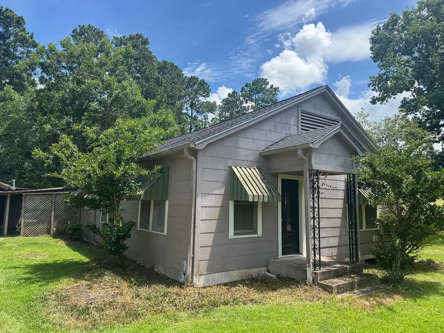 1906 Old Israel Rd — Photo 1