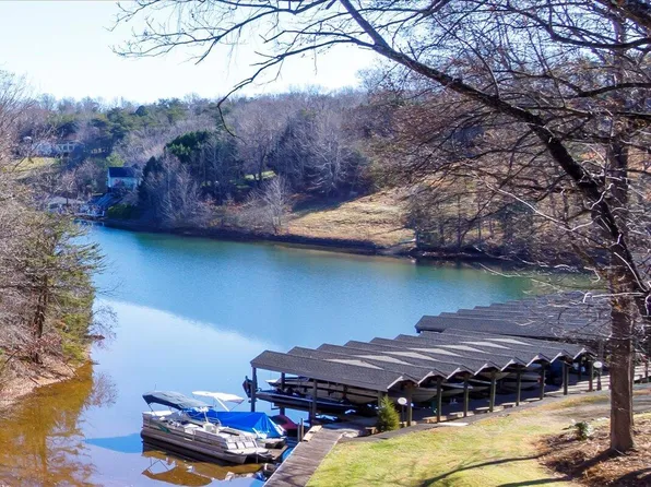 219 Shoreline Marina Cir Unit 117, Moneta, VA 24121