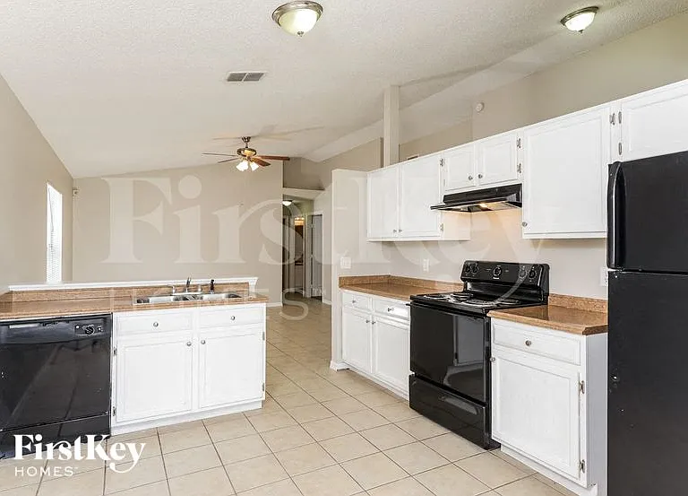 7547 Groveoak Dr — Photo 7