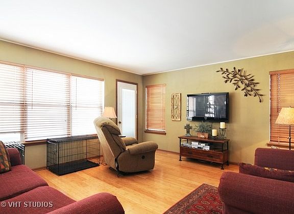 2nd image of 2357 N Old Pond Ln