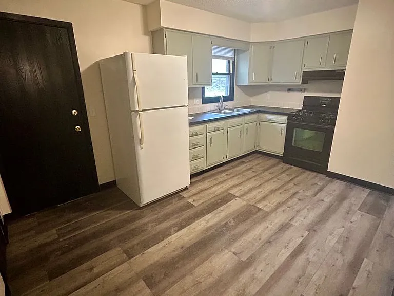 3607 SE 11th St — Photo 4