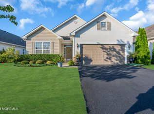 5 Eagle Ridge Cir, Lakewood, NJ 08701