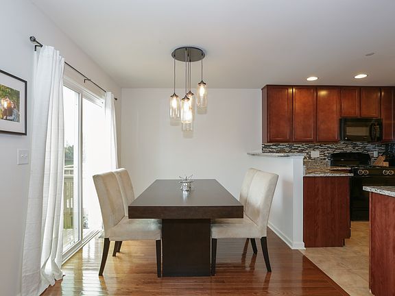 4th image of 1461 Pauline Cir