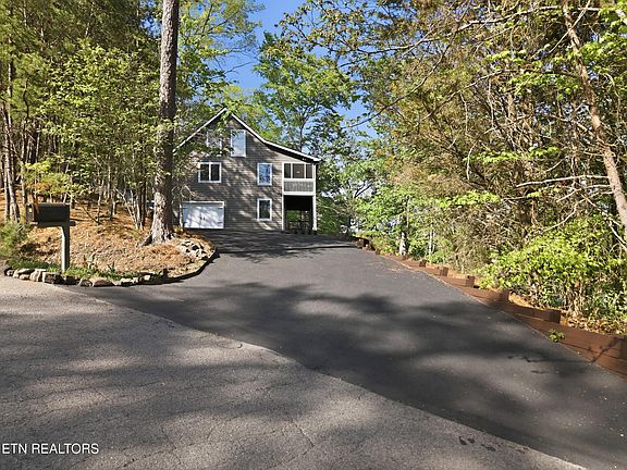3rd image of 183 Ridgeview Cir