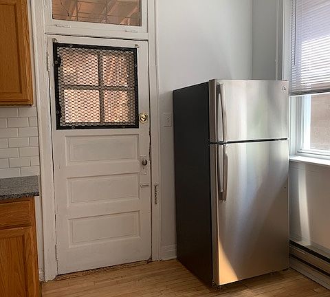 4th image of 3915 N Southport Ave APT 2W