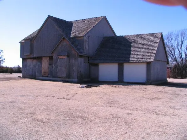 515 W 1st St, Bison, KS 67520