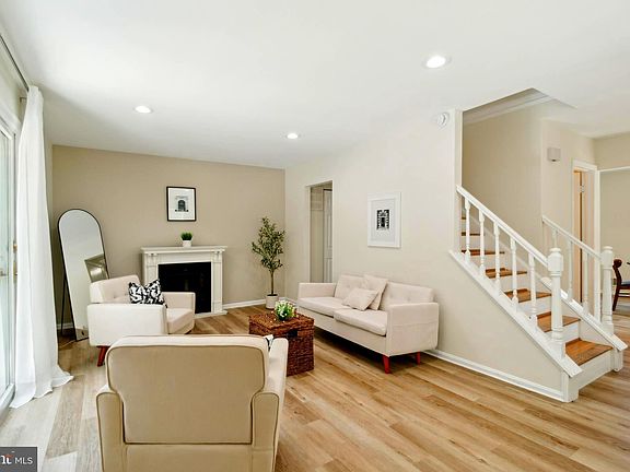 4th image of 20 Big Acre Sq Unit 22-10