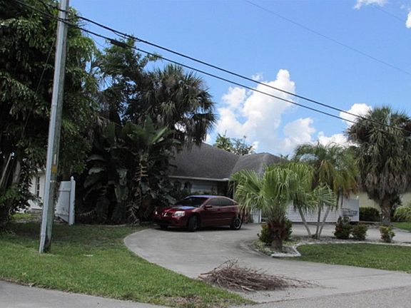 3rd image of 1404 SW 48th Ter