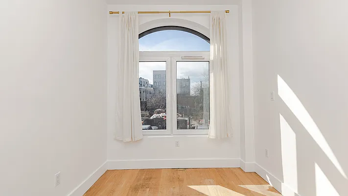 Rented by Nooklyn NYC LLC | media 13