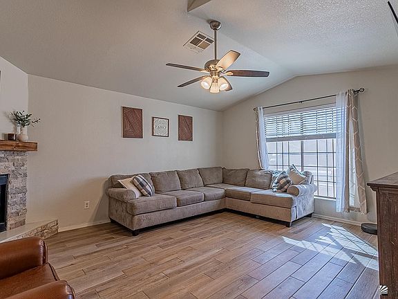 3rd image of 696 S Dalton Ave