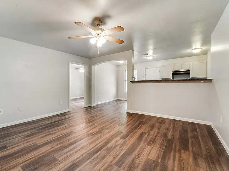 2526 Exeter Ave — Photo 8