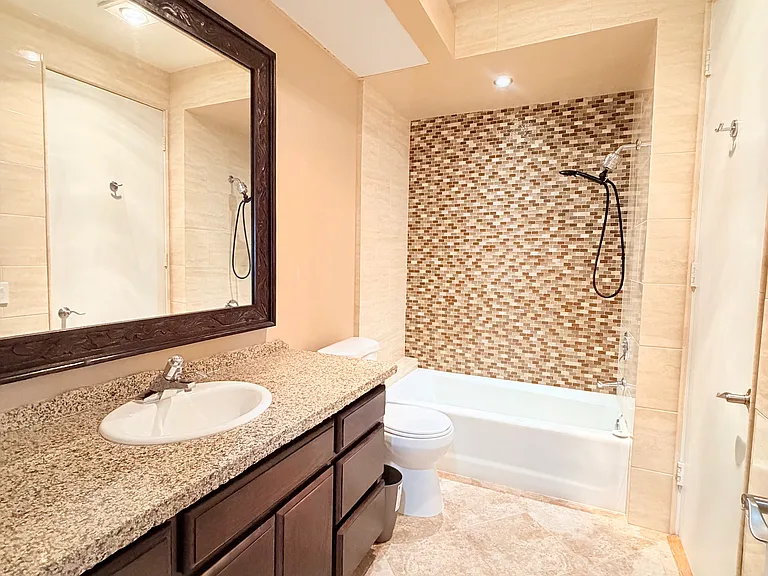 5151 Balboa Blvd #306 — Photo 9