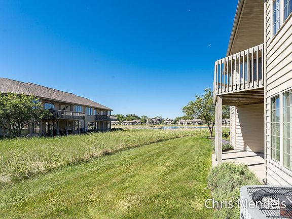 5th image of 1427 E Harbour Towne Cir