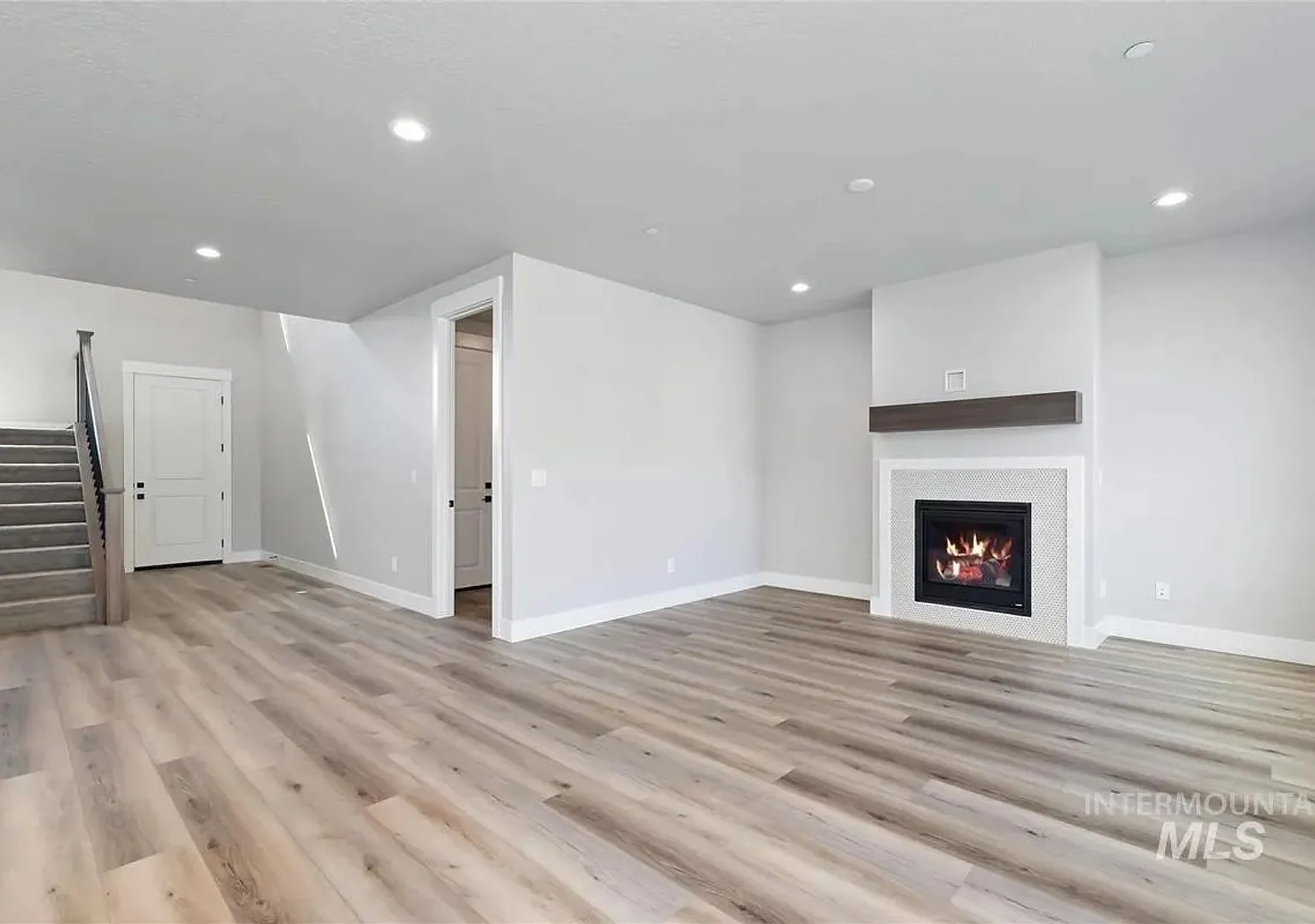 Brand New Spacious 4-Bedroom Home with 3-Car Garage, Granite Kitchen & Prime Middleton Location — Photo 3