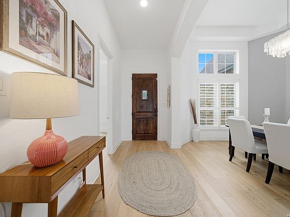 5th image of 210 SHANNON CIR