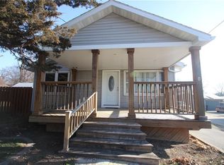 2327 E 40th Ct, Des Moines, IA 50317