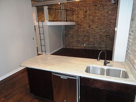 4th image of 2101 N Hoyne Ave