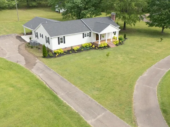 1152 E Poplar Ave, Selmer, TN 38375