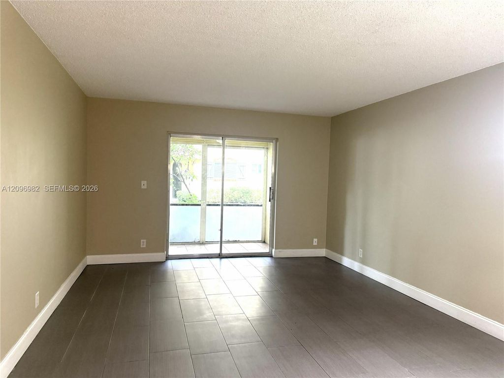 257 S Cypress Rd APT 416, photo 4