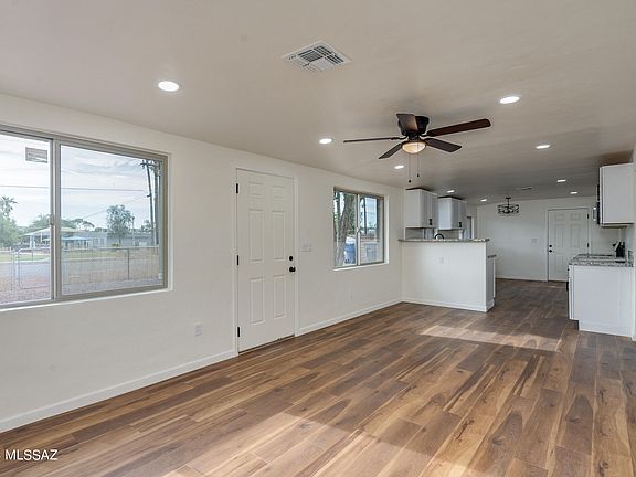 3rd image of 2614 N 15th Ave