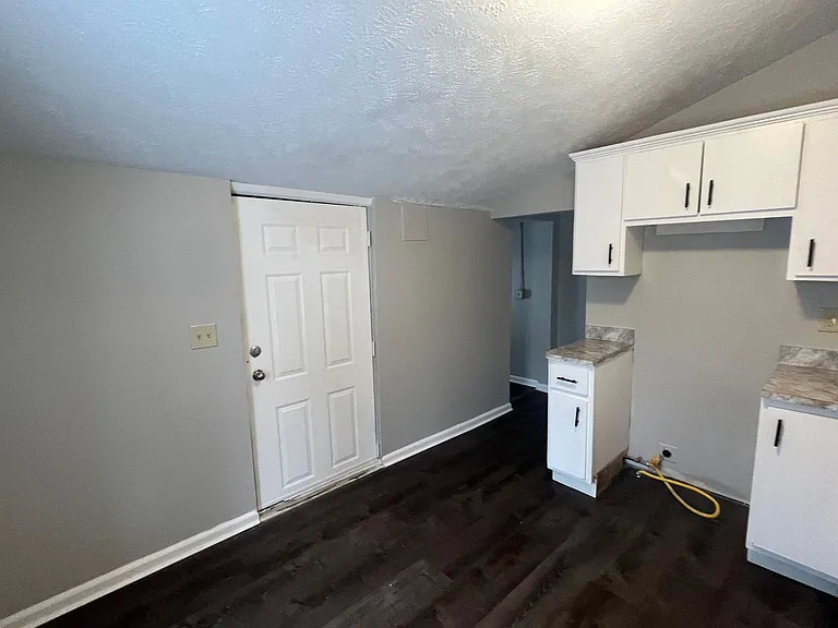 7728 Elton Ave — Photo 8