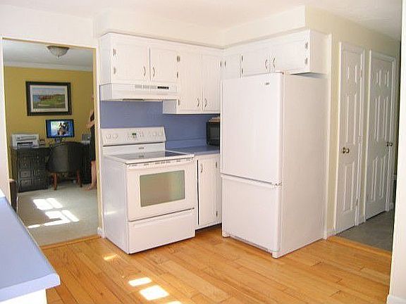 4th image of 15 Tanglewood Dr