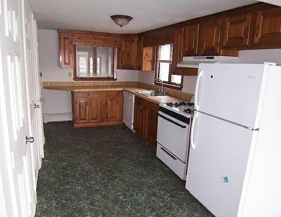 4th image of 333 Naubuc Ave