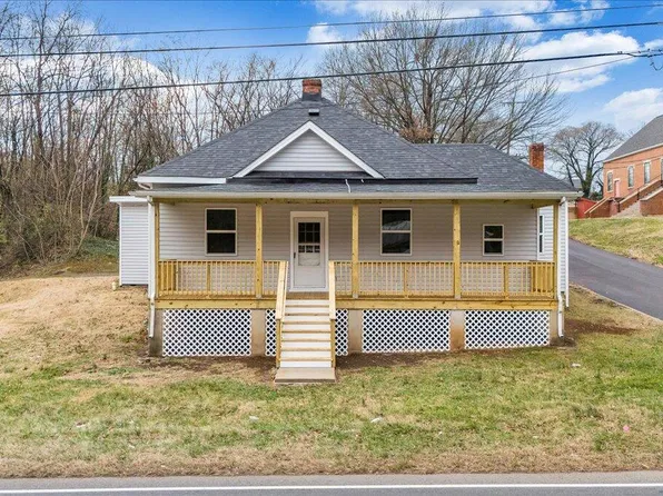 2340 Hollins Rd NE, Roanoke, VA 24012