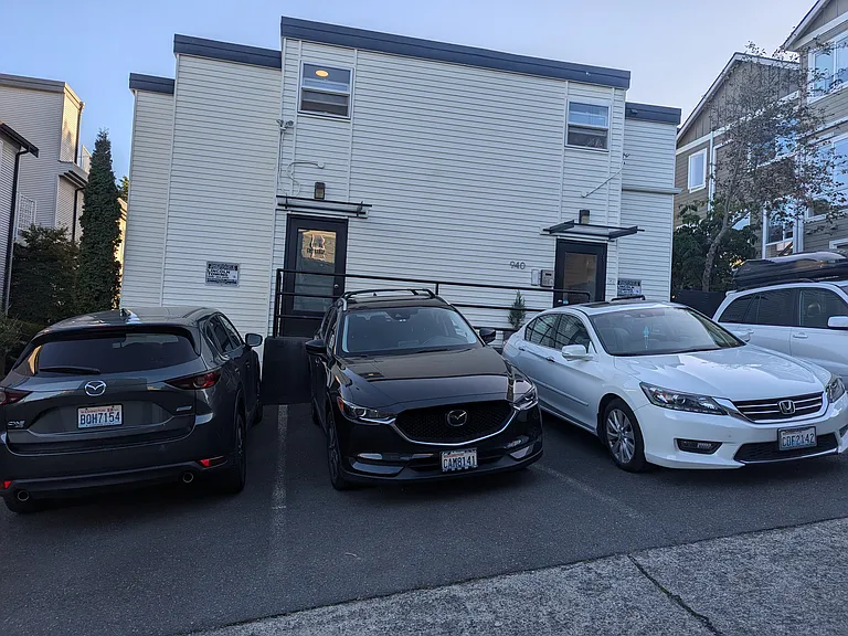 Entrance to the building. Parking space included in rent.