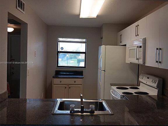 5th image of 20735 NE 8th Ct #10412