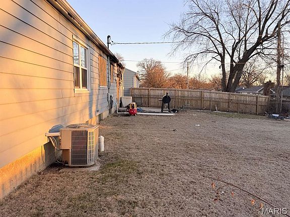 5th image of 1021 Robinhood Rd